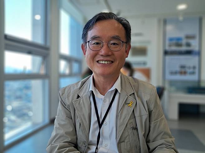 지난 4월24일 서울 광진구 중곡동 국립정신건강센터에서 한겨레와 만난 이종국 전 국립공주병원 원장이 인터뷰를 마친 뒤 포즈를 취하고 있다. 고경태 기자