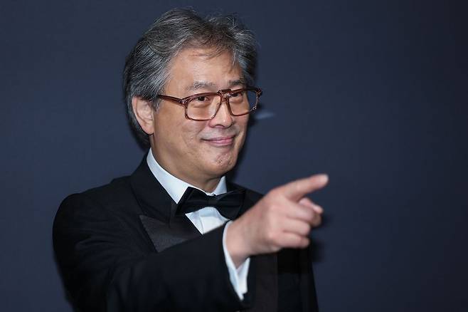 올해 경쟁부문 심사위원장을 맡은 박찬욱 감독이 17일(현지 시간) 영화제에서 열린 '2026 키리이 우먼 ㅣㄴ 모션 어워즈' 행사에 참석했다. AFP=연합