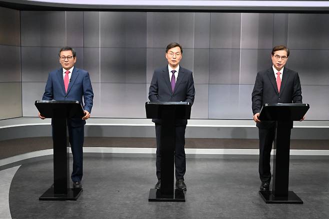 ▲ 강원도민일보와 G1방송이 공동 주관한 6·3 지방선거 강릉시장 후보자 토론회가 19일 G1방송 스튜디오에서 열렸다. 김정호 기자