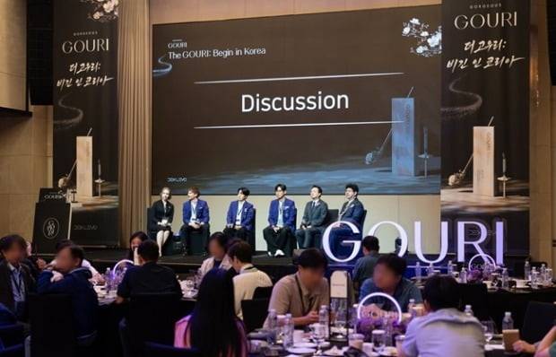 사진=‘고우리’ 런칭 심포지엄 행사 중 강연자들의 Discussion 파트 / 사진제공= 덱스레보