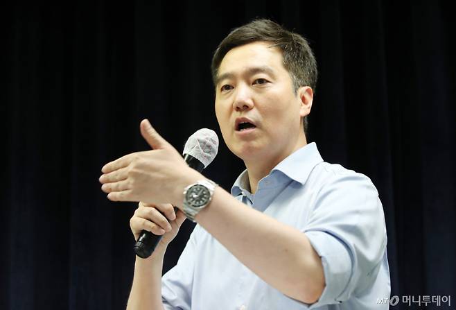 가로세로연구소 김세의 대표. 김세의는 같은해 5월 두 번째 기자회견에서 인공지능(AI)으로 조작된 고인의 음성 파일을 재생하기도 했다. 파일에는