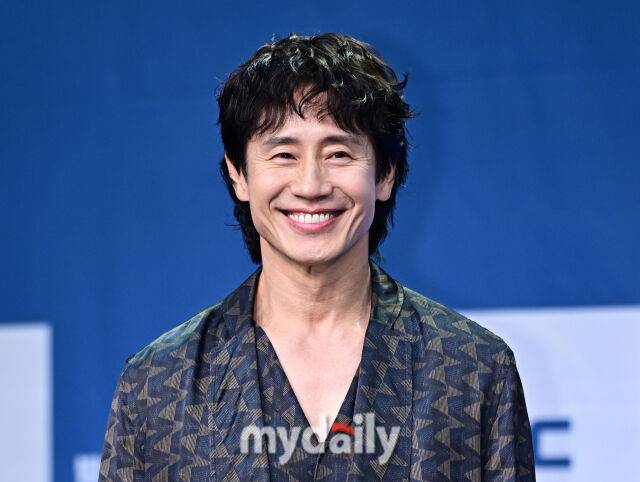 배우 신하균이 21일 서울 상암동 MBC에서 진행된 드라마 '오십프로' 제작발표회에 참석했다. / 한혁승 기자 hanfoto@mydaily.co.kr