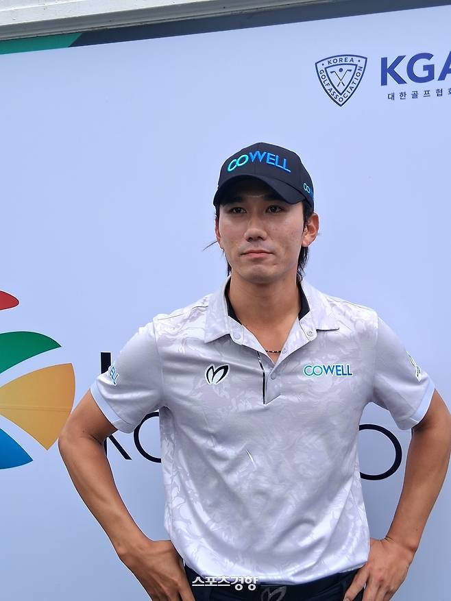 오승택이 21일 충남 천안시 우정힐스 컨트리클럽에서 열린 코오롱 제68회 한국오픈 1라운드 경기를 마친 뒤 인터뷰하고 있다.
