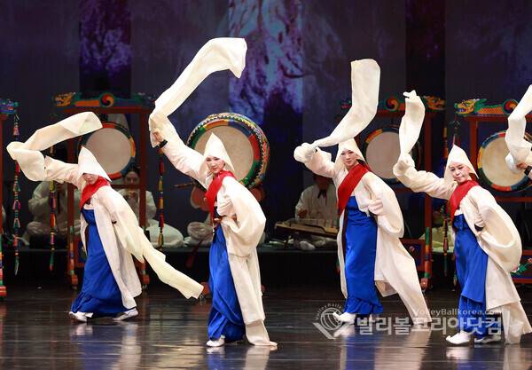故 이애주 5주기, 제자들 '큰 나무 이야기' 공연…전통춤과 굿으로 삶·죽음 잇다.(사진=김경수 기자/ 발리볼코리아닷컴. 2026.5.19)
