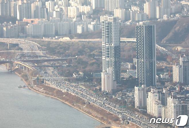 서울숲과 한강 조망을 동시에 갖춘 서울 대표 초고가 아파트인 서울숲 트리마제의 모습. ⓒ 뉴스1