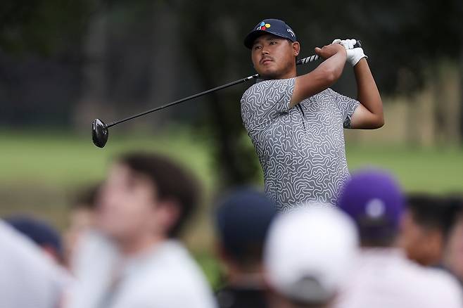 MCKINNEY, TEXAS - MAY 21: Si Woo Kim of South Korea hits a tee shot on the ninth hole during the first round of THE CJ CUP Byron Nelson 2026 at TPC Craig Ranch on May 21, 2026 in McKinney, Texas. (Photo by Mike Mulholland/Getty Images for The CJ Cup)