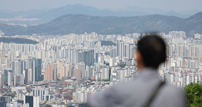 서울 남산에서 바라본 시내 아파트 단지 모습. 뉴스1