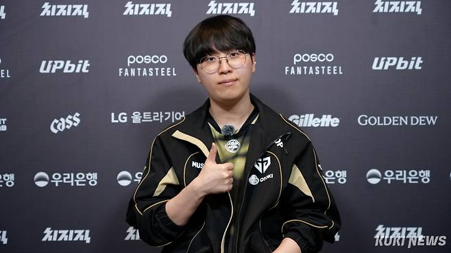 ‘기인’ 김기인이 22일 서울 종로구 롤파크 LCK 아레나에서 쿠키뉴스와 만나 인터뷰하고 있다. 쿠키뉴스 쿡깸