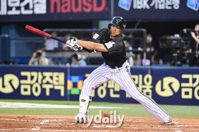 2025년 6월 19일 오후 서울 잠실구장에서 '2025 신한 SOL뱅크 KBO 리그' NC 다이노스와 LG 트윈스의 경기. LG 이영빈이 5회말 타격하고 있다./마이데일리
