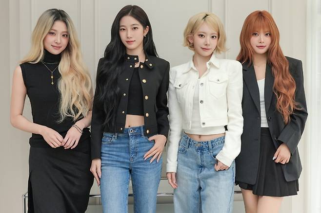 지난 19일 오후, 서울 성동구의 한 카페에서 정규 2집 '퓨어플로우 파트 1' 발매 기념 라운드 인터뷰를 연 그룹 르세라핌. 쏘스뮤직 제공