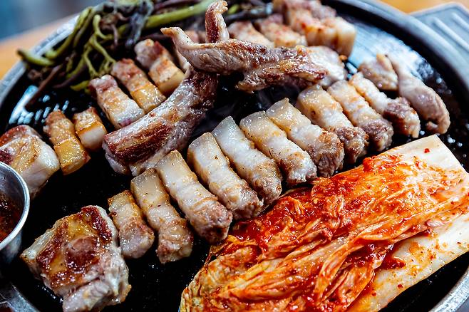 몸속 단백질이 부족해지면 장이 이를 감지해 뇌에 신호를 보내고, 부족한 영양소를 우선적으로 섭취하도록 행동을 바꾼다는 사실이 밝혀졌다. 클립아트코리아 제공
