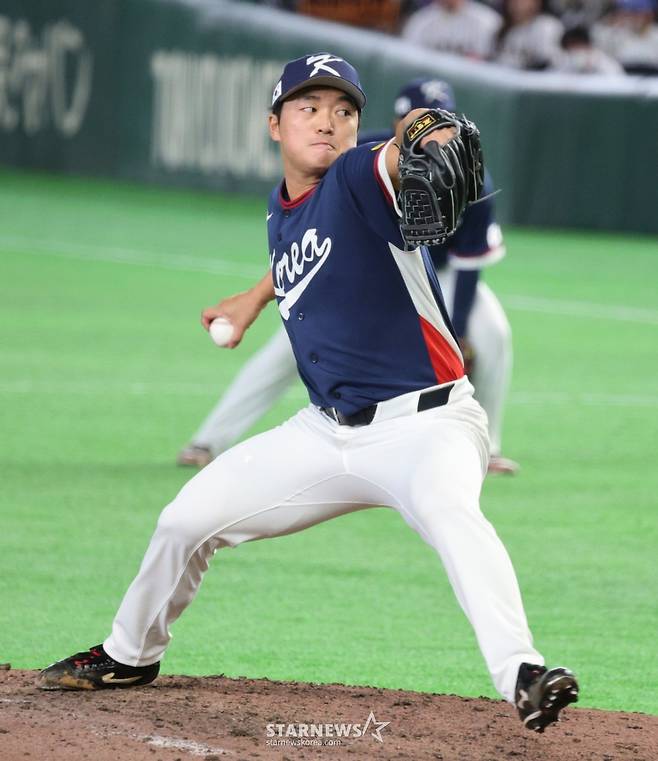 한국 우완투수 고우석이 7일 도쿄돔에서 열린 2026WBC 도쿄POOL 대한민국과 일본의 경기 6회말 등판해 무실점 이닝을 막아내고 있다. 2026.03.07. /사진=강영조 cameratalks@