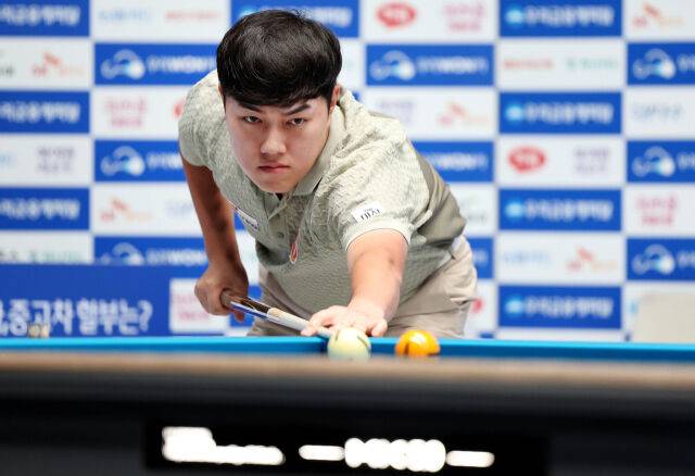 김준태(하림)가 22일 경기도 고양시 ‘고양 킨텍스 PBA 스타디움’에서 열린 프로당구 2026-27시즌 개막 투어 ‘우리금융캐피탈 PBA-LPBA 챔피언십’ PBA 16강에서 강동궁을 세트스코어 3-1(15-14, 15-3, 8-15, 15-5)로 승리했다. /PBA 제공