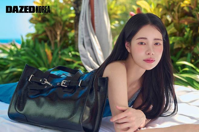임지연이 '멋진 신세계'를 통해 넷플릭스 비영어권 TV쇼 부문 전 세계 1위에 등극한 가운데, 독보적인 아우라의 화보를 공개했다. 데이즈드&그림공작소 제공