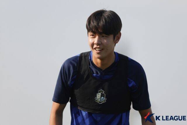 서울 이랜드 백지웅이 24일 목동종합운동장에서 열린 성남FC와의 13라운드 홈 경기에서 풀타임 활약하며 3-1 승리에 기여했다./프로축구연맹 제공