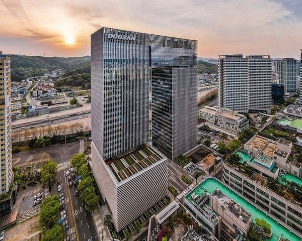분당 두산 사옥. 코람코
