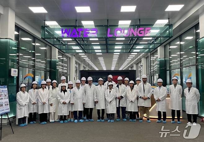 재정경제부는 지난 22일 국제기구 관계자들과 경기도 화성시에 위치한 한국수자원공사 화성 AI 정수장을 찾아 운영 사례를 공유했다.(재경부 제공)