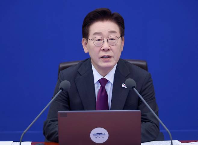 이재명 대통령이 지난 21일 청와대에서 열린 수석보좌관회의에서 발언을 하고 있다. /사진=뉴스1(청와대통신사진기자단)