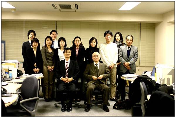 2004년 인바디 일본법인 설립 초창기 기념 사진
