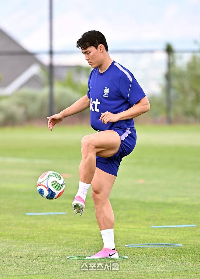 축구국가대표팀의 오현규가 26일(한국시간) 미국 유타주 헤리먼에 있는 미국 메이저리그사커(MLS) 레알 솔트레이크 훈련장인 자이언스 뱅크 트레이닝 센터에서 따로 훈련을 하고 있다. 헤리먼(미 유타주) | 박진업 기자 upandup@sportsseoul.com