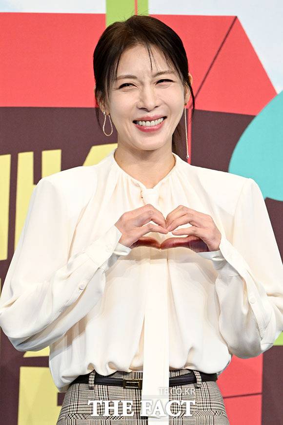 배우 하지원이 MBC 음악프로그램 '쇼! 음악중심'에 출연해 23년 만에 '홈런' 무대를 재현한다. /남용희 기자