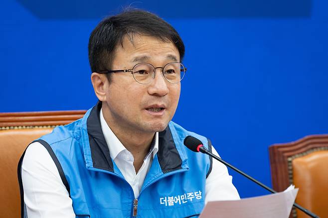 한병도 더불어민주당 원내대표가 26일 서울 여의도 국회에서 열린 원내대책회의에서 모두 발언을 하고 있다./뉴스1