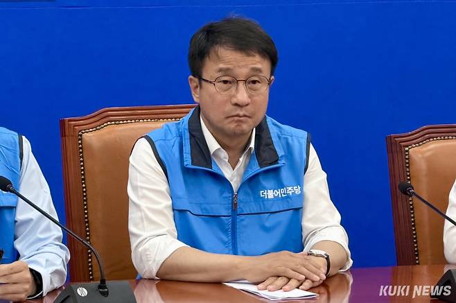 한병도 더불어민주당 원내대표가 26일 서울 여의도 국회에서 열린 원내대책회의에 참석했다. 유병민 기자