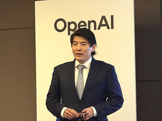 제이슨 권 오픈AI 최고전략책임자(CSO)가 27일 서울 서초구 JW메리어트 호텔에서 기자간담회를 열고 '오픈AI 코리아 사이버 액션 플랜(OpenAI Korea Cyber Action Plan)'을 공식 발표하고 있다. / 김경아 기자