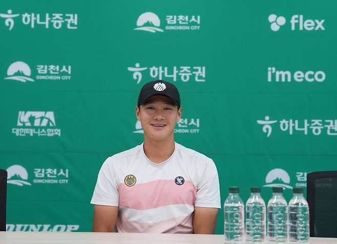 권순우가 지난 24일 2026 ITF 김천 M15 1차 대회 마지막날 김천종합스포츠타운 테니스장 미디어룸에서 인터뷰에 응하고 있다. 김도원 기자