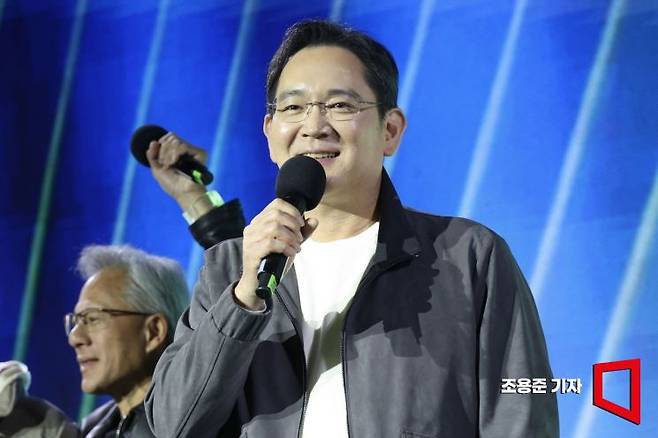 이재용 회장의 '0원' 표기도 대체로 사실에 부합한다. 이 회장은 2017년 국정농단 사건 이후 무보수 경영을 이어온 것으로 알려져 있다. 다만 이 역시 급여 수령 여부를 뜻하는 것이지, 보유 지분 가치나 배당 등 자산 소득까지 포함한 개념은 아니다. 조용준 기자