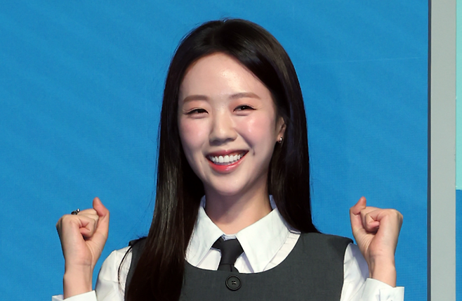 지예은, 물 오른 깜찍함 - 방송인 지예은이 19일 오전 서울 종로구 JW 동대문 메리어트 호텔에서 열린 넷플릭스 새 예능프로그램 ‘유재석 캠프’ 제작발표회에 참석해 포즈를 취하고 있다. 2026.5.19 뉴스1