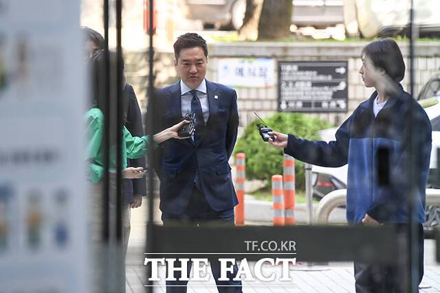 서울중앙지법 부동식 영장전담 부장판사는 지난 26일 "증거인멸 및 도망할 염려가 있다"며 김 대표의 구속영장을 발부했다. /더팩트 DB
