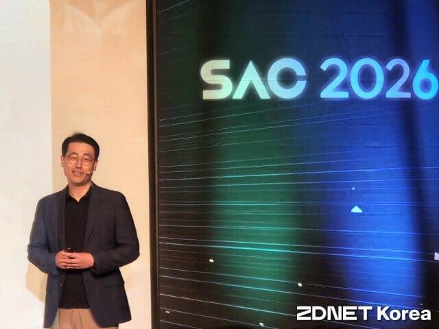 이경일 솔트룩스 대표가 28일 서울 강남구 GS타워에서 개최한 솔트룩스 AI 컨퍼런스(SAC)에서 기조연설을 하고 있다. (사진=지디넷코리아)