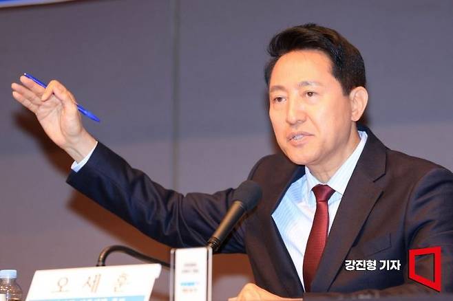 오세훈 국민의힘 서울시장 후보가 지난 20일 서울 중구 프레스센터에서 열린 '서울시장 후보 초청 관훈토론회'에 참석해 질의응답 하고 있다. 강진형 기자