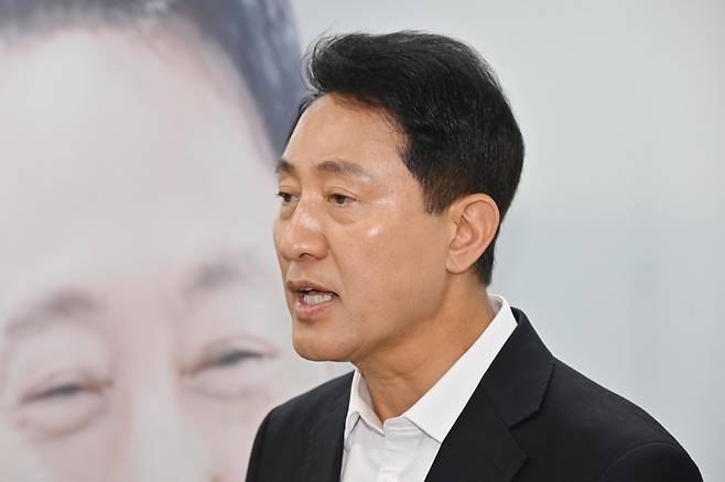 오세훈 국민의힘 서울시장 후보가 28일 오후 중구 선거사무실에서 열린 기자간담회에서 발언하고 있다./ 뉴스1