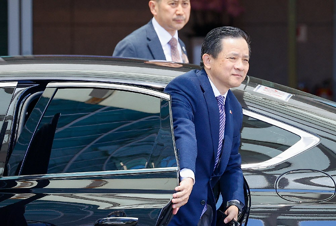 다이빙 주한중국대사가 13일 허리펑 중국 국무원 부총리와 인천국제공항 1터미널 귀빈실로 들어서고 있다. 2026.5.13 뉴스1