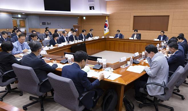 28일 정부서울청사에서 제5차 국민연금 기금운용위원회의가 열리고 있다. 연합뉴스