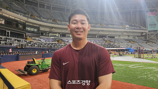 키움 케스턴 히우라가 26일 고척돔에서 인터뷰하고 있다.