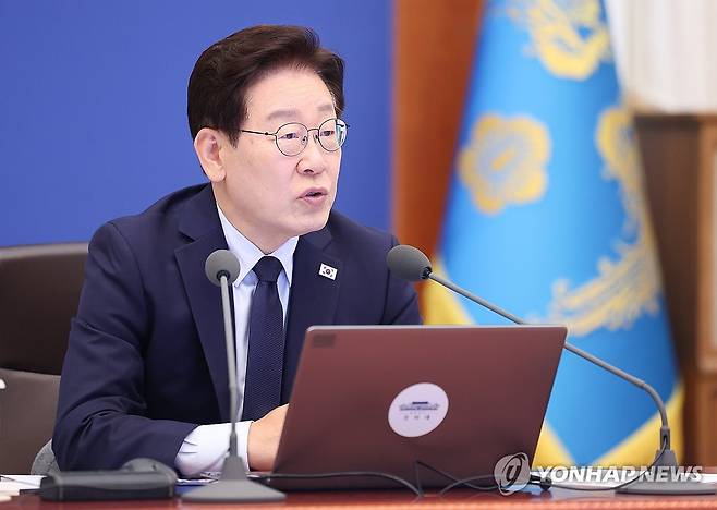 이재명 대통령, 수석보좌관회의 발언 (서울=연합뉴스) 한상균 기자 = 이재명 대통령이 28일 청와대에서 열린 수석보좌관회의에서 발언하고 있다. 2026.5.28 xyz@yna.co.kr