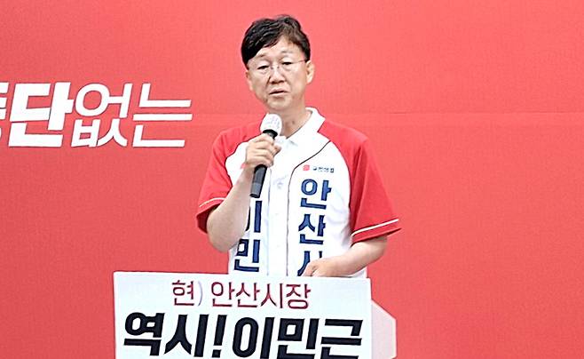 ▲ 국민의힘 이민근 안산시장 후보가 28일 선거사무소에서 기자회견을 하고 있다. /이동희 기자 dhl@incheonilbo.com