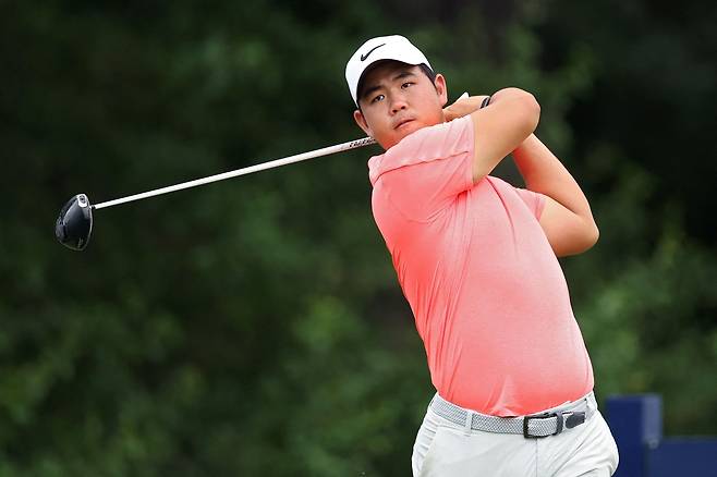 김주형이 29일(한국 시간) PGA 투어 찰스 휴와브 챌리지 1라운드 12번 홀에서 드라이버 샷을 하고 있다. AFP연합뉴스