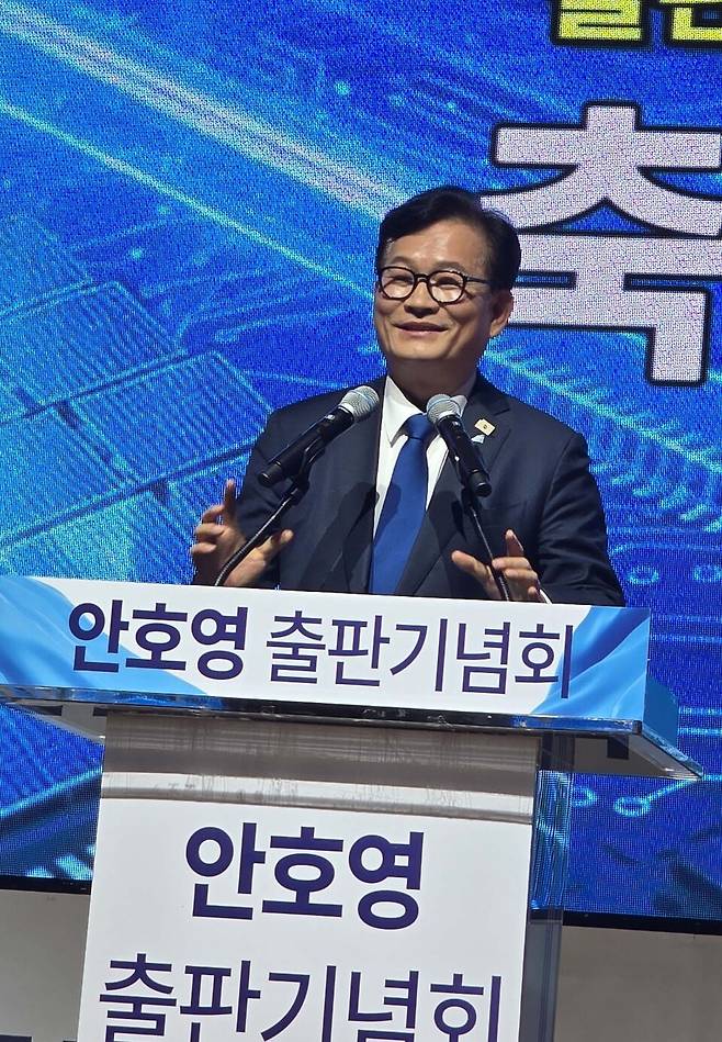 송영길 전 더불어민주당 대표가 지난 3월2일 전주대에서 열린 안호영 의원 출판기념회에서 축사를 하고 있다. /사진=신홍관 기자