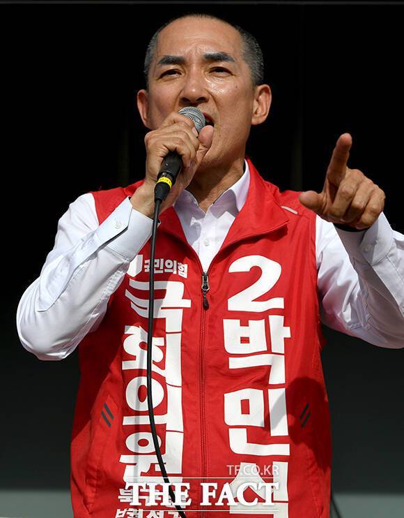 "6월 3일 압도적인 승리를 확신한다" 발언하는 박 후보.