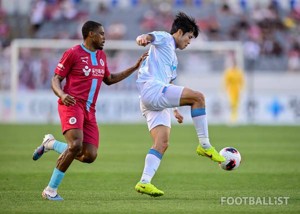 가브리엘(왼쪽, 용인FC), 류재문(오른쪽, 대구FC). 서형권 기자