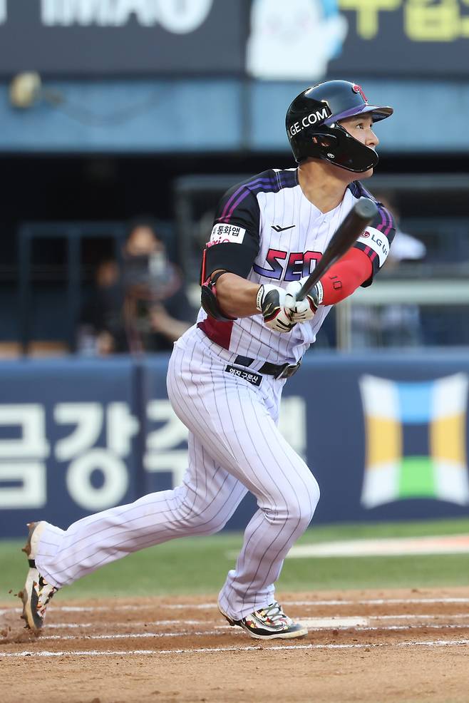 29일 KIA전에서 3점 홈런을 날린 오지환. LG 제공