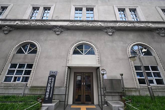부산 중구 대청로에 위치한 부산근현대역사관 별관. 한국 근현대사가 켜켜이 쌓인 공간으로 한국전쟁 동안엔 미국대사관과 미국공보원으로 사용됐다. 현재 유네스코 세계유산 등재를 추진 중인 ‘한국전쟁기 피란수도 부산의 유산’ 11개 구성유산 가운데 하나다. 사진 국가유산청