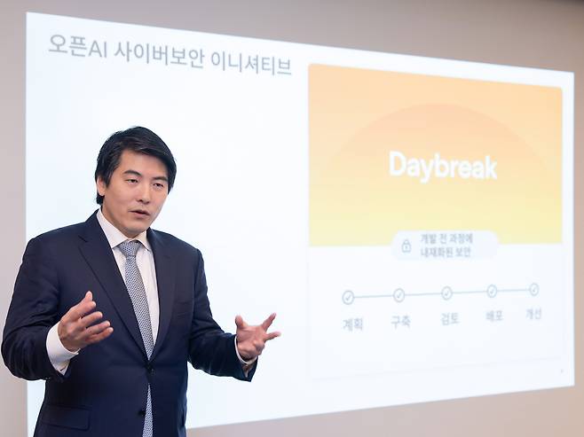제이슨 권 오픈AI 최고전략책임자(CSO)가 지난 5월 27일 서울 서초구 JW 메리어트 호텔에서 열린 기자간담회에서 발언하고 있다. 오픈AI 제공