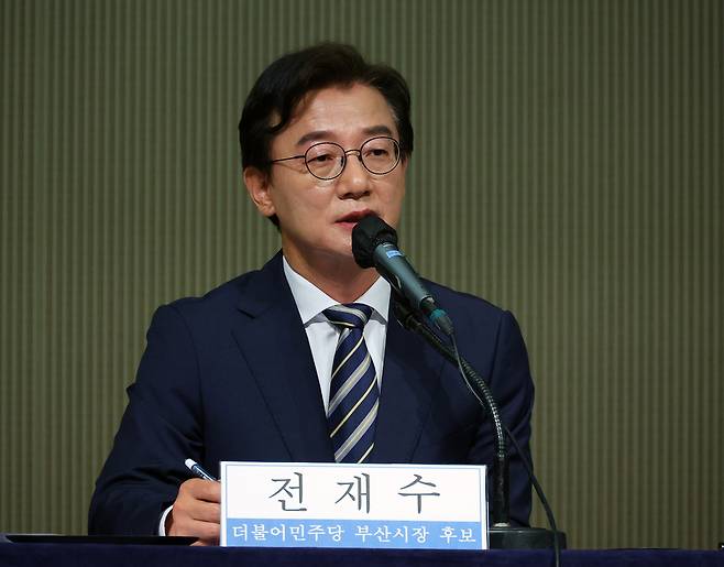 더불어민주당 전재수 부산시장 후보가 26일 오전 부산 해운대구 동서대학교 센텀캠퍼스에서 열린 관훈클럽·부산일보 주최 관훈토론회에서 발언하고 있다. 연합뉴스