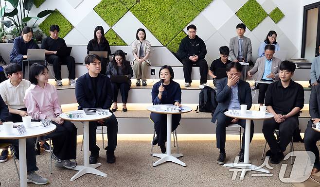 한성숙 중소벤처기업부 장관이 지난해 10월 1일 오후 서울 서초구 뤼튼테크놀로지스에서 열린 '혁신 AI 스타트업 간담회'에서 모두발언을 하고 있다. 2025.10.1 ⓒ 뉴스1 황기선 기자