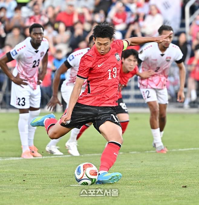 축구국가대표팀의 손흥민이 31일(한국시간) 미국 유타주 프로보 스미스 필드 하우스 사우스 필드에서 진행된 트리니다드토바고와의 평가전에서 페널티킥으로 멀티골을 기록하고 있다. 2026. 5. 31. 프로보(미 유타주) | 박진업 기자 upandup@sportsseoul.com